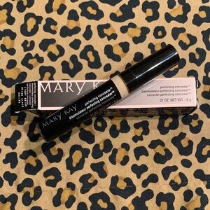 Mary Kay Perfecting Concealer - Light Beige